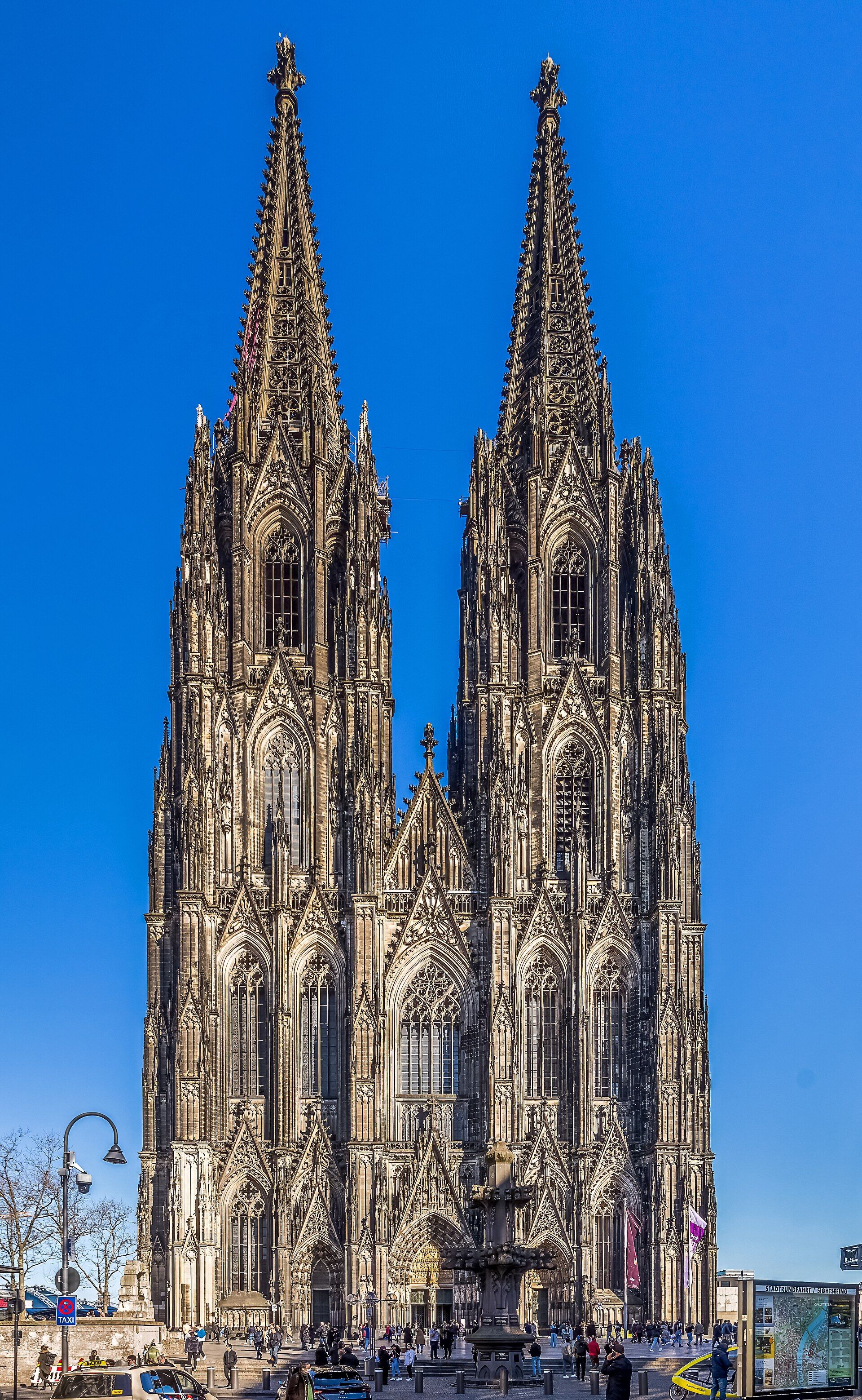 Real reference image of Cologne Cathedral