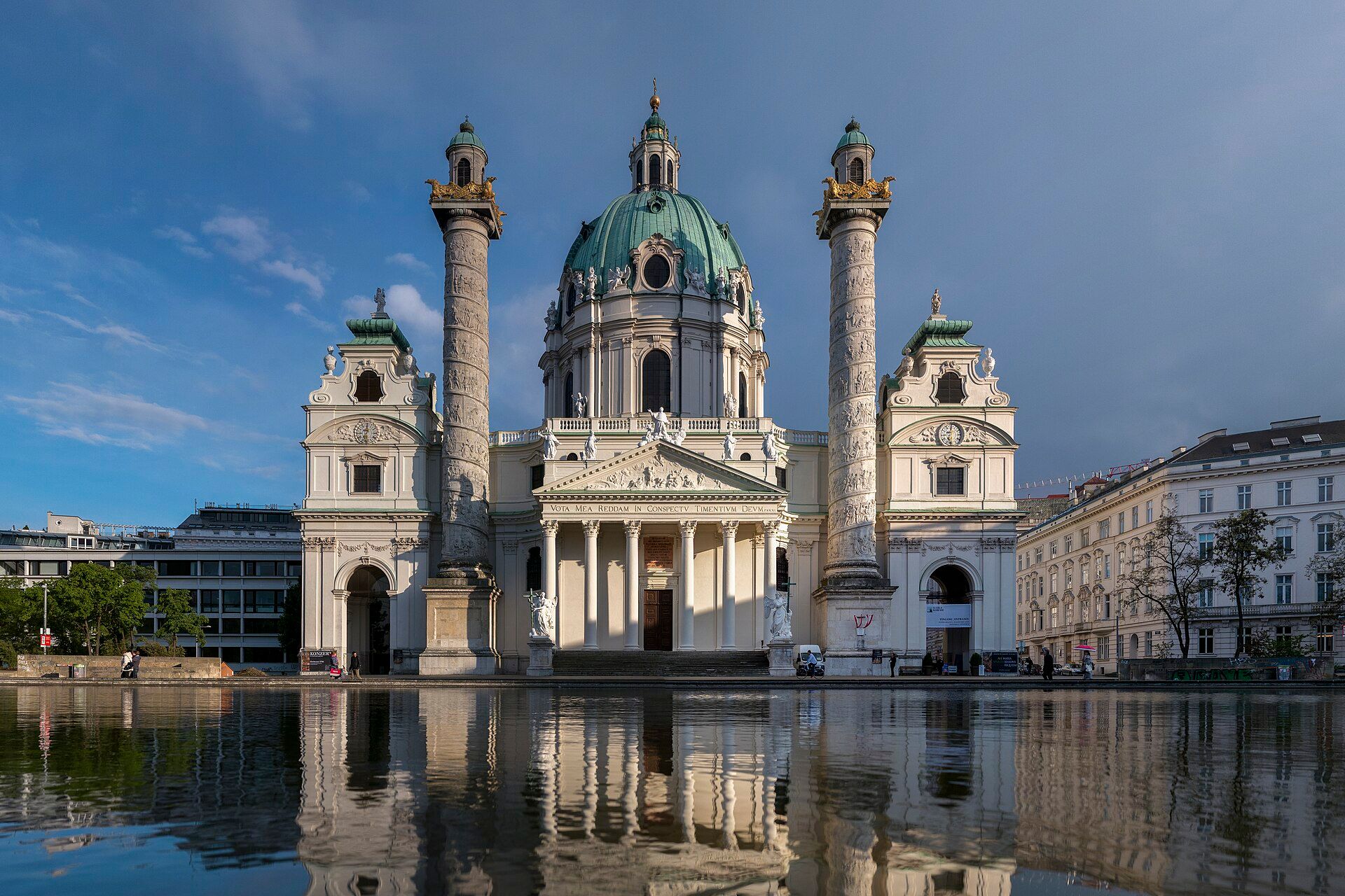 Real reference image of Karlskirche