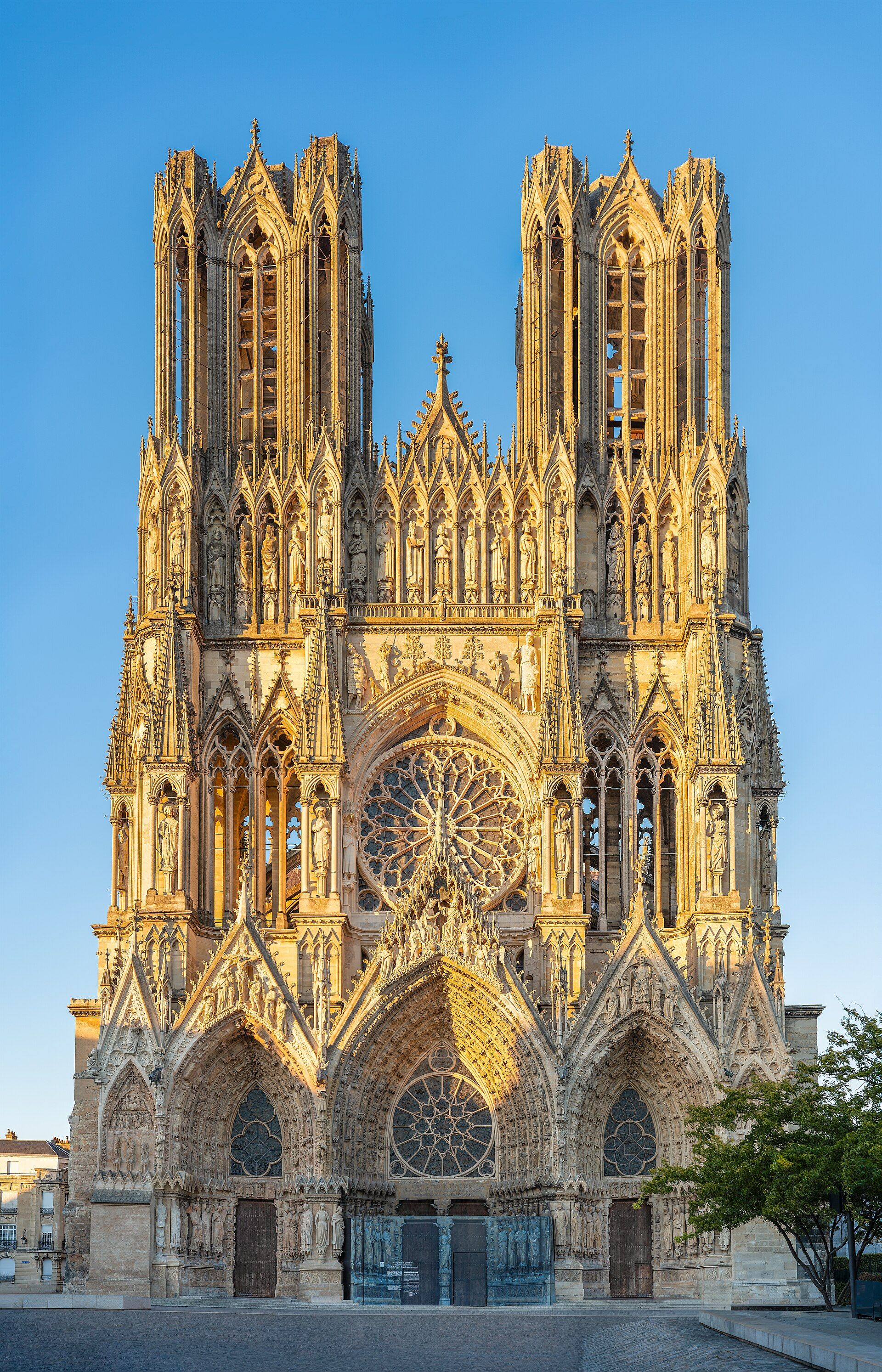 Real reference image of Notre-Dame de Reims Cathedral
