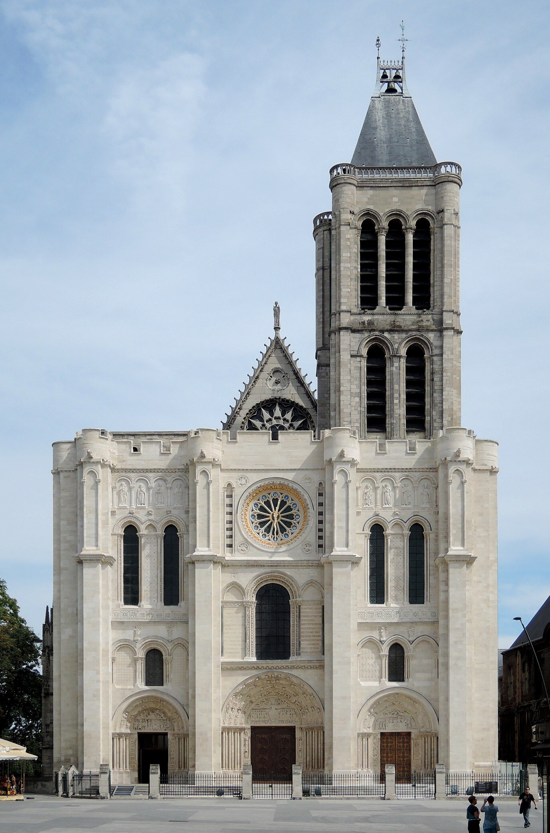 Real reference image of Basilica Cathedral of Saint-Denis